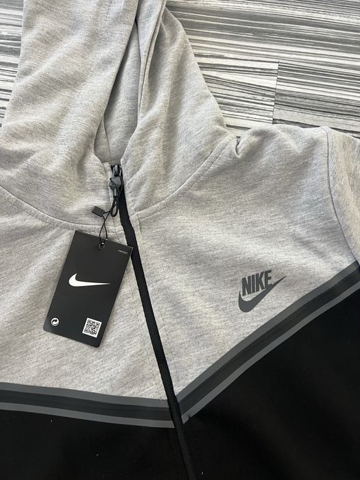 Trening Tech gri cu negru de bumbac