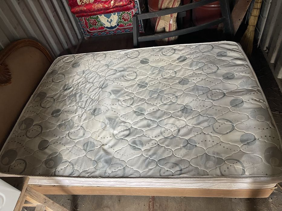 Продам шкаф,диван,велосипед.