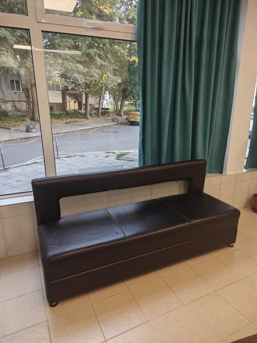 Продавам кожен диван