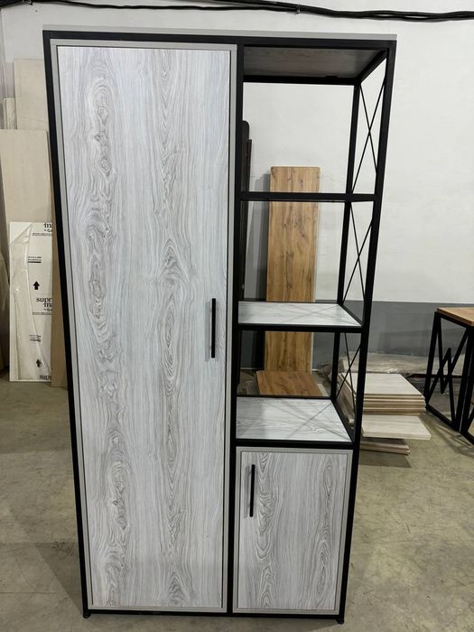 Zamonaviy dizaynda stol va stelajlar