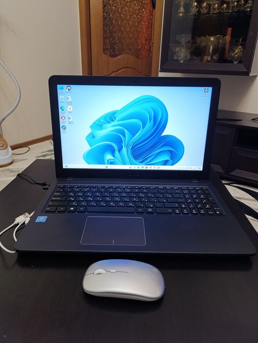 Срочна продается ноутбук Asus