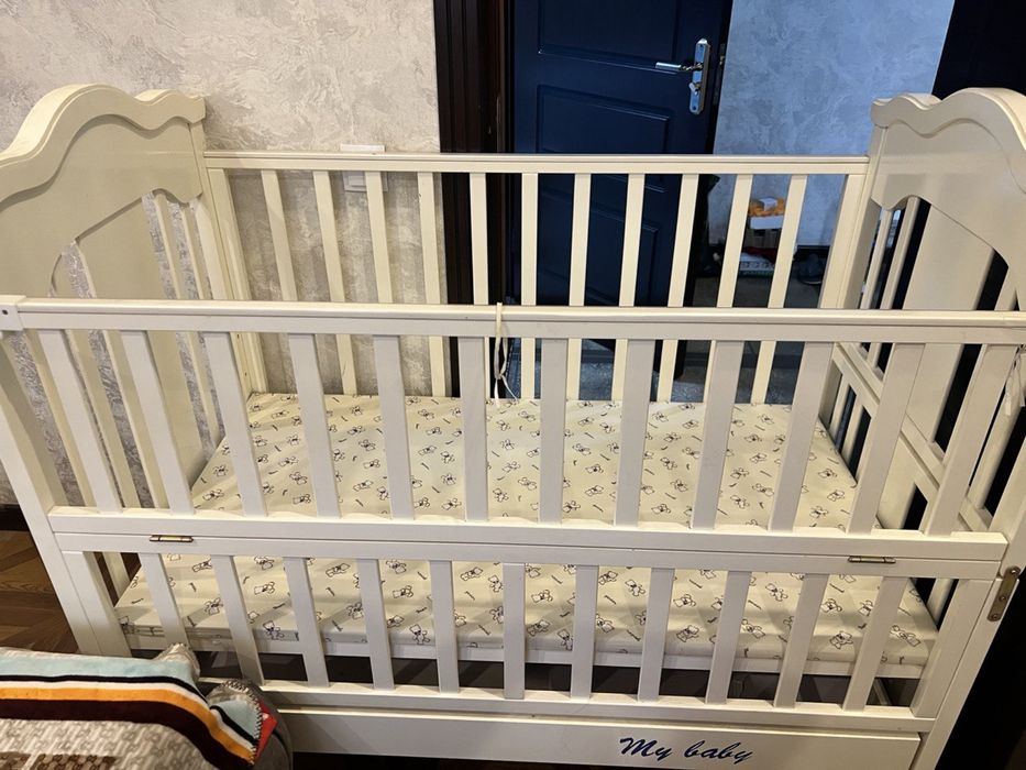 Мебель детская в хорошим состаяние и пенал из трех деталей