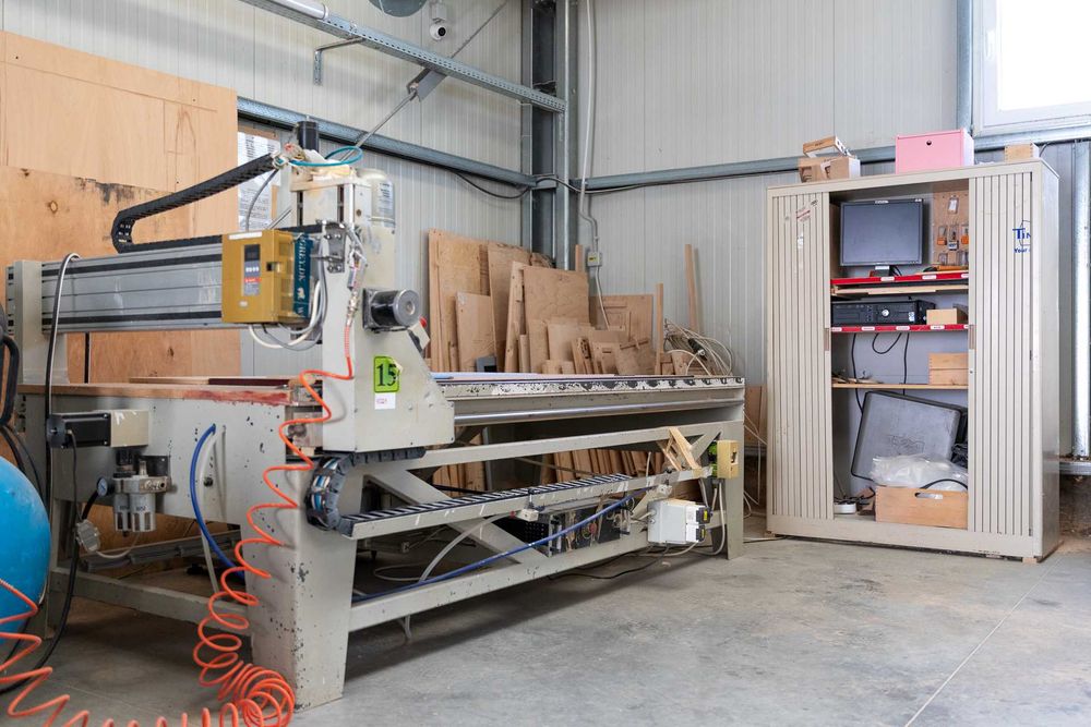 Router CNC  Masina cu comanda numerica prelucrare lemn