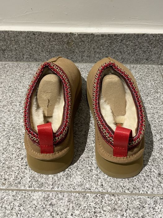 UGG Tazz Sliper Noi (in stoc marimea 37, 38, 39)