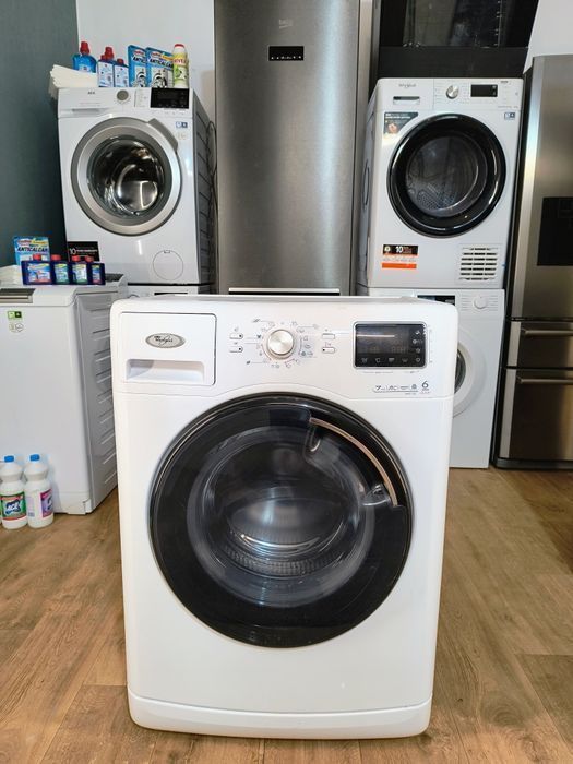 Mașină de spălat rufe Indesit cu uscător impecabil