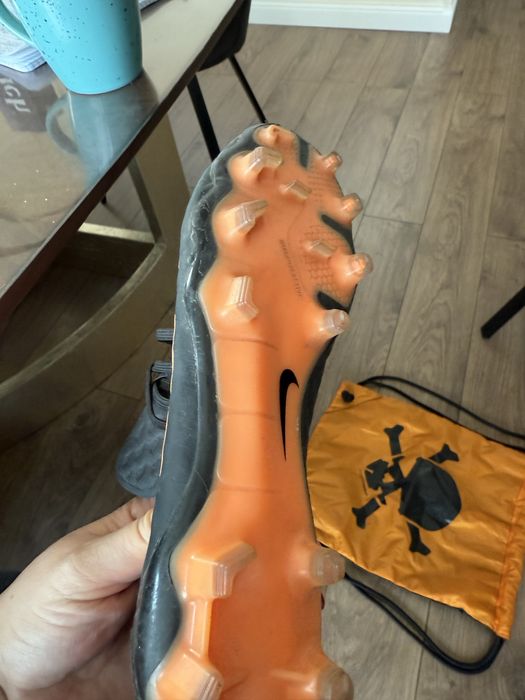 Продаю оригинальные бутсы