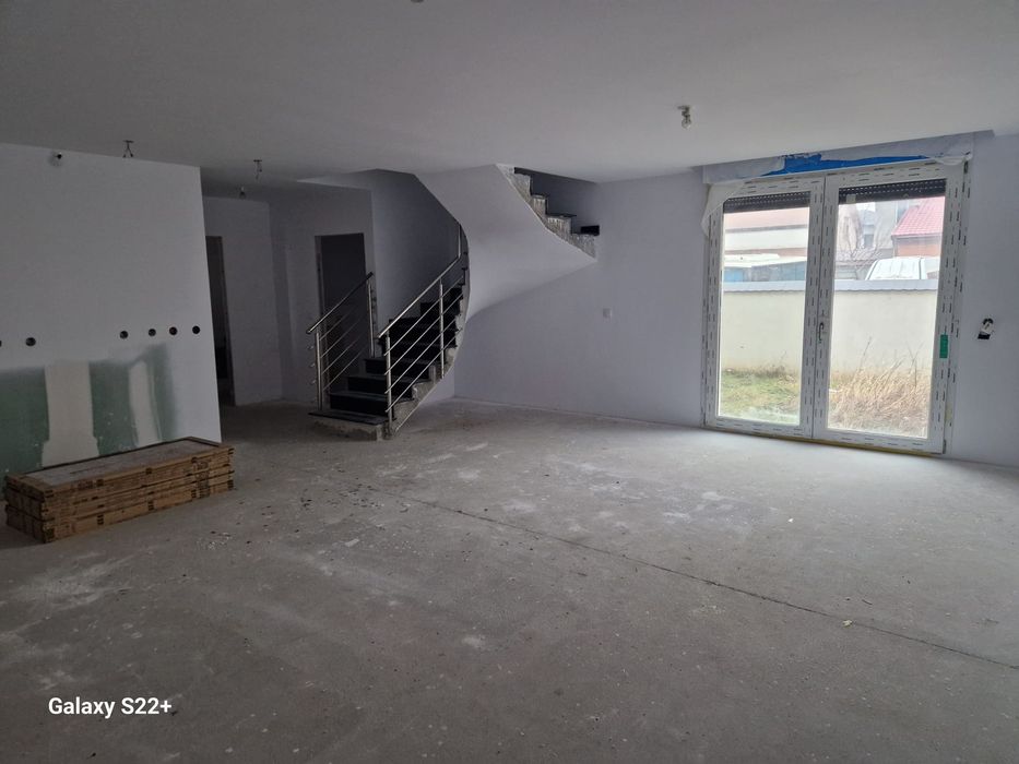 Casa noua de vanzare