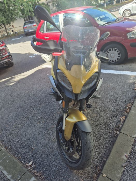 Motocicleta BMW F900XR