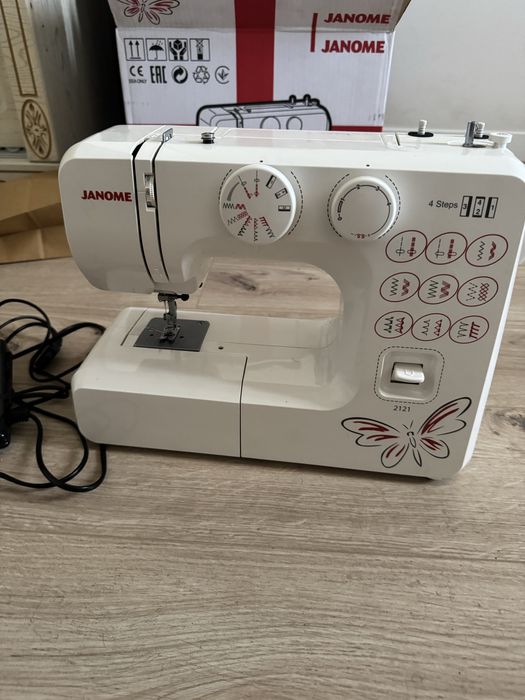Швейная машина JANOME