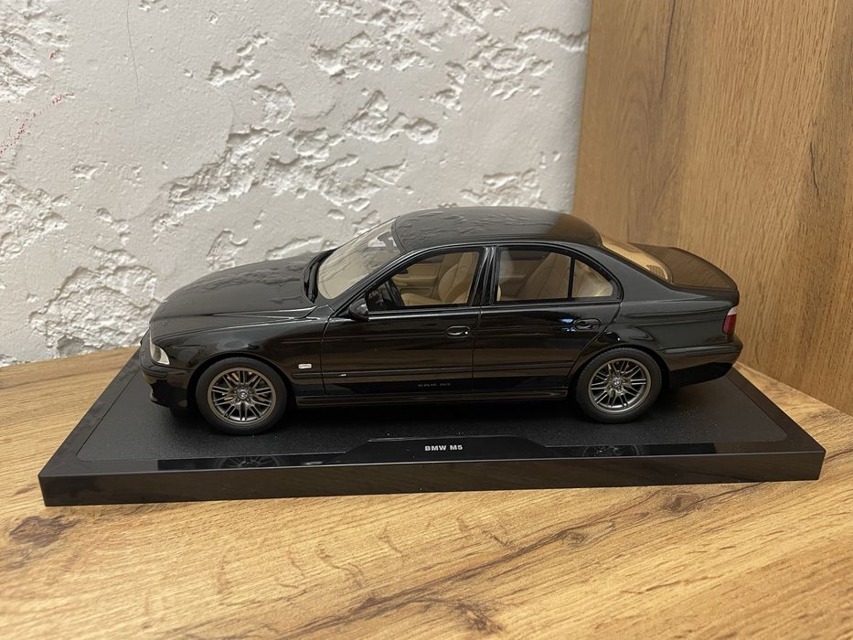 Модель BMW M5 масштаб 1:18, коллекция