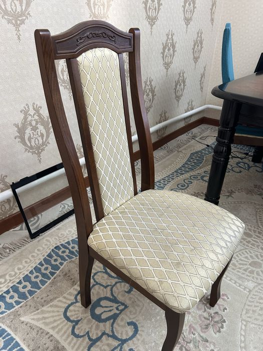 стол стулья.    .