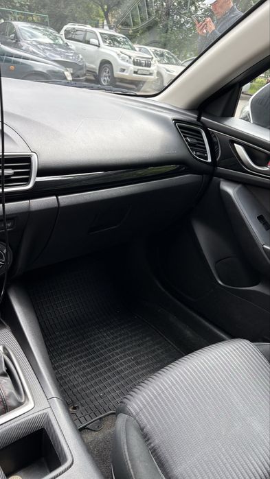 Срочно! MAZDA 3 2015