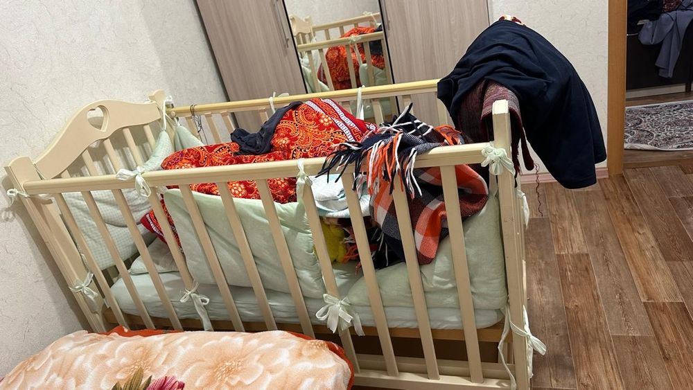 Продам две кровати и шкаф