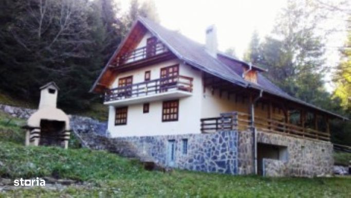 Vanzare Cabana in pitorerscul peisaj din Plaiul Foii, Zarnesti Brasov