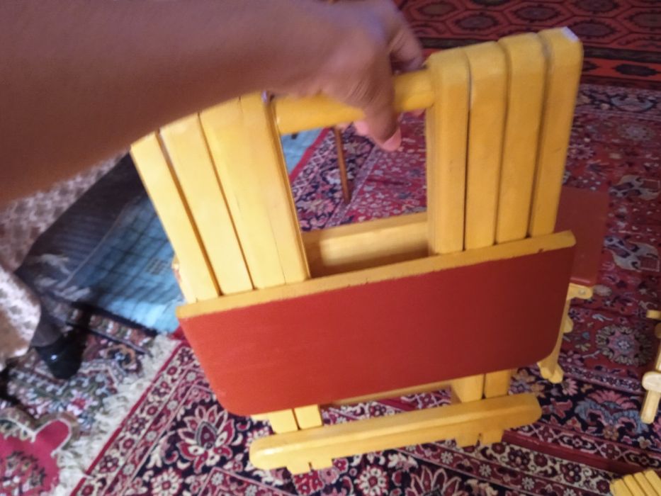 Раскладной табурет изготовлен вручную