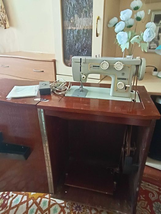 Швейная машинка -тумба
