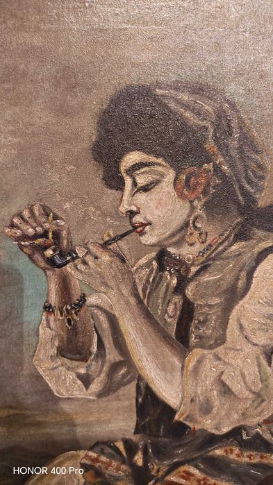 Pictura veche "Tiganca aprinzadu-si pipa" rama blondel, impecabila