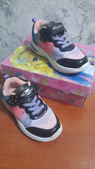 Кроссовки на девочку