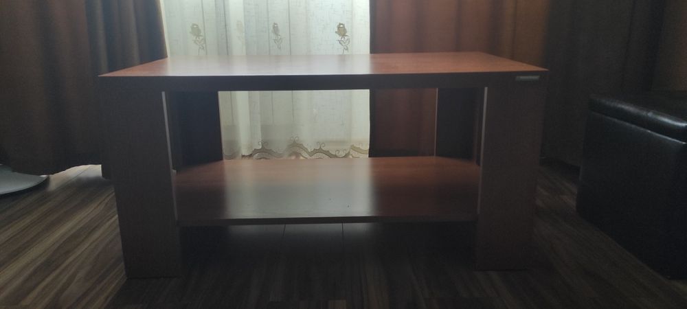 Măsuță pentru cafea.