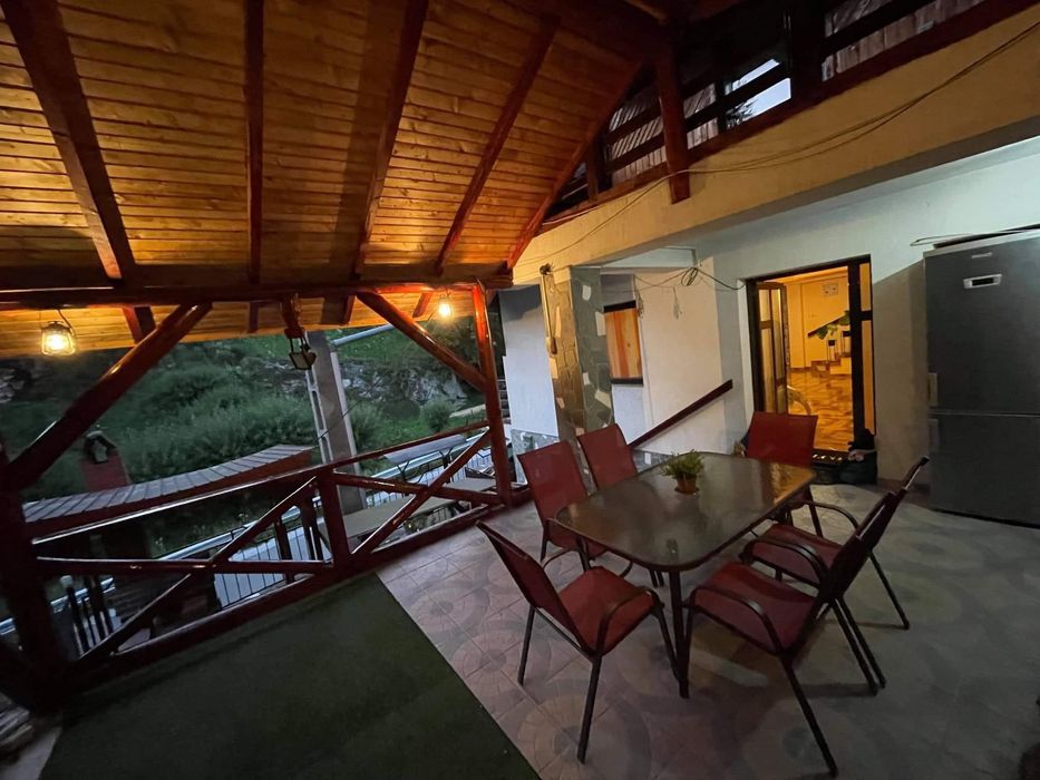 Pensiune / casa de vacanta munte Dambovicioara/ afacere