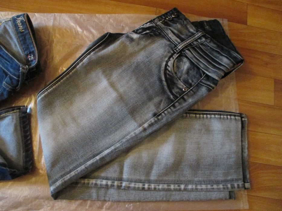 Джинсы разные 26 р