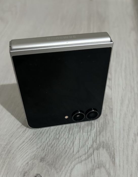 Samsung Galaxy Z Flip5