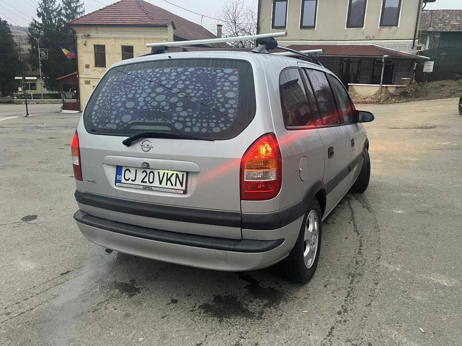 Opel zarifa 2001