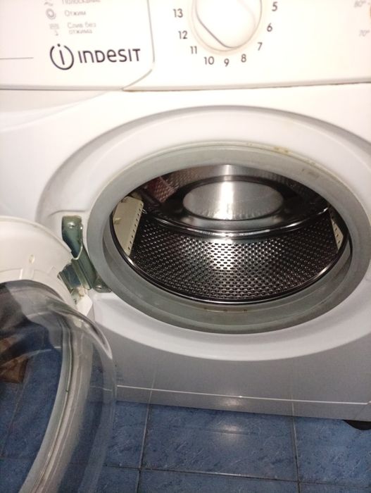 Продам стиральную машину indesit