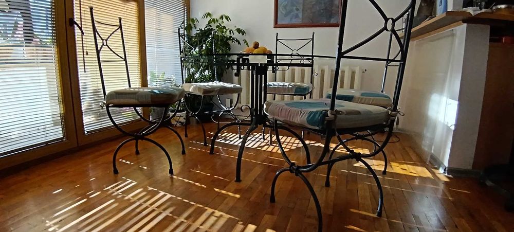 Маса и шест стола -ковано желязо и стъкло