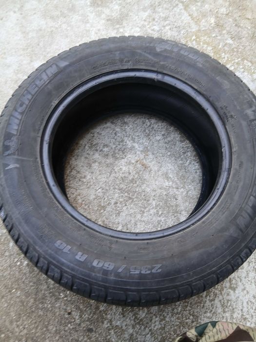 1 брой мишелин 235/60 R16 .Резервна гума=30 евро от Киа Спортидж,само свалих джантата.+2 броя зимни гуми друг размер!