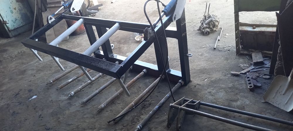 Продам вилы на трактор