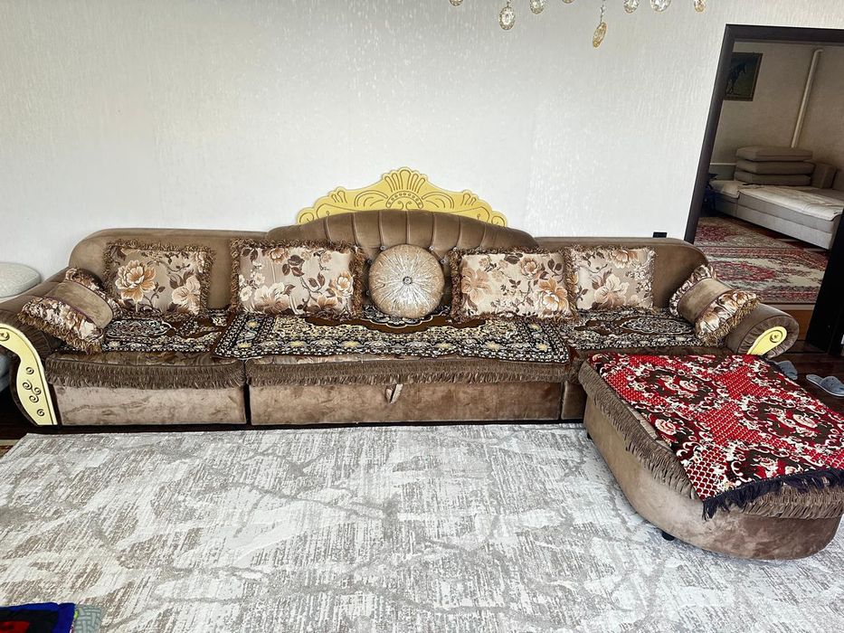 продам диван в подарок люстра