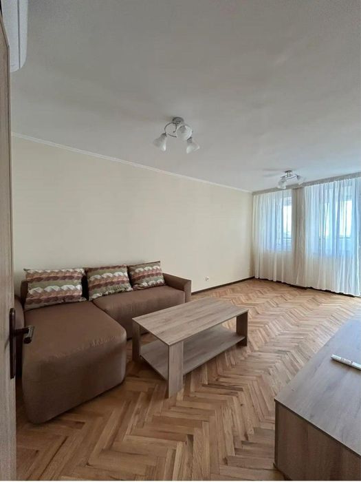 Четиристаен апартамент, под наем, кв. Владислав Варненчик