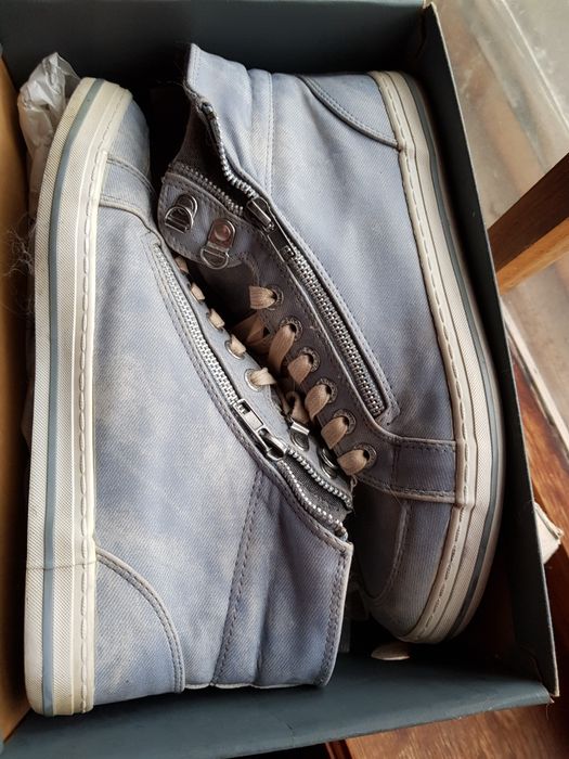 Продам или меняю  обувь 42р