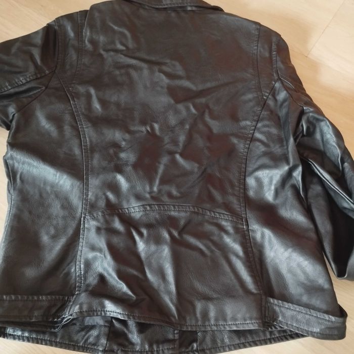 Черно кожено яке