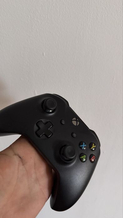 Xbox  One X 1TB+Controller