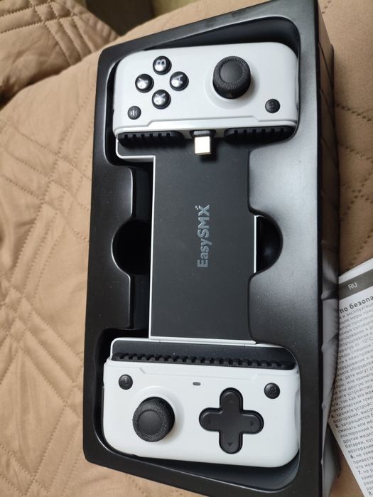 Продам игровой контроллер EasySMX M05