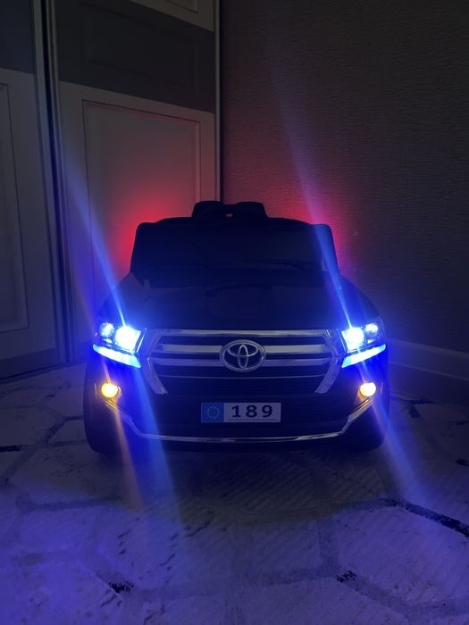 Детский электромобиль новый