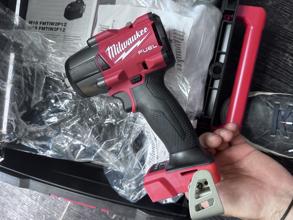 Milwaukee M18FHIW2F12-502X M18 FUEL 1/2" High-Torque Impact Wrench