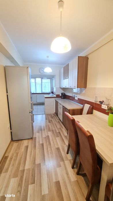 Vand apartament 3 camere decomandat