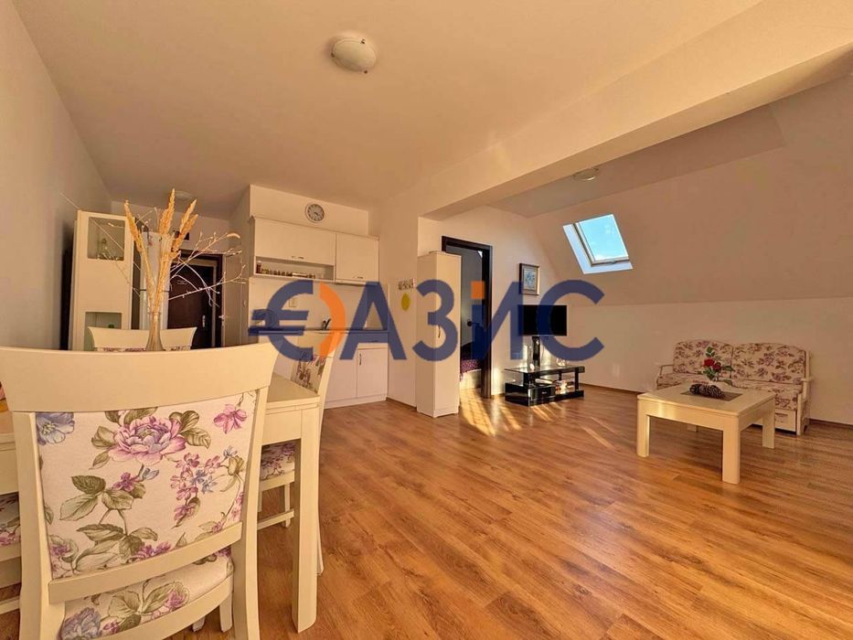 Продава се Двустаен апартамент в к.к. Слънчев бряг - 57 кв.м за 1167 €/кв.м - Снимка #2