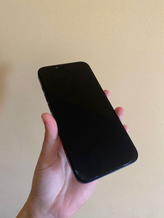 телефон: Айфон 13