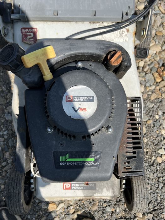 2 masini de tuns gazonul