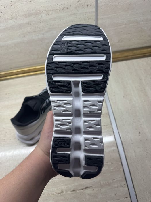 Кроссовки On running