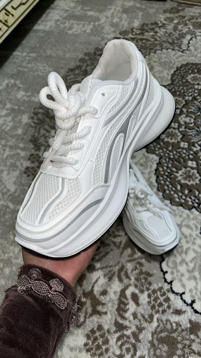 Кроссовка 41 размер