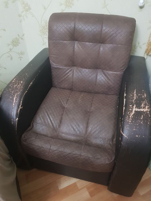 диван с креслами б/у 30000