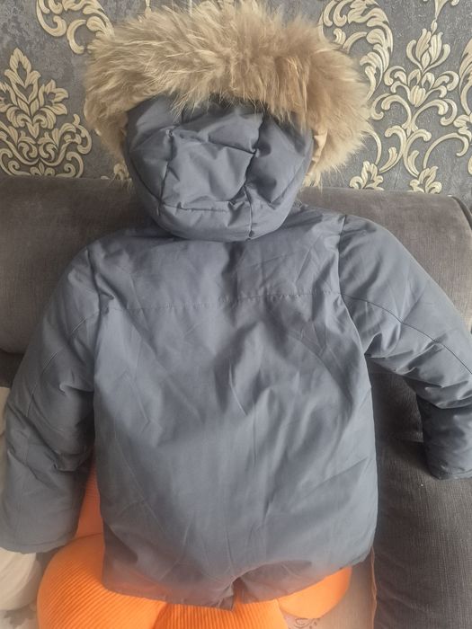 Продам детскую куртку  , на 5-7 лет.