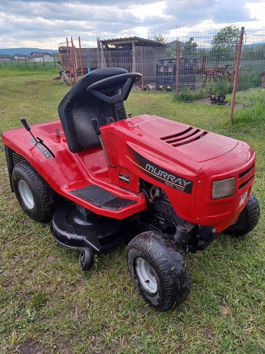 Trractoras tuns iarba Murray