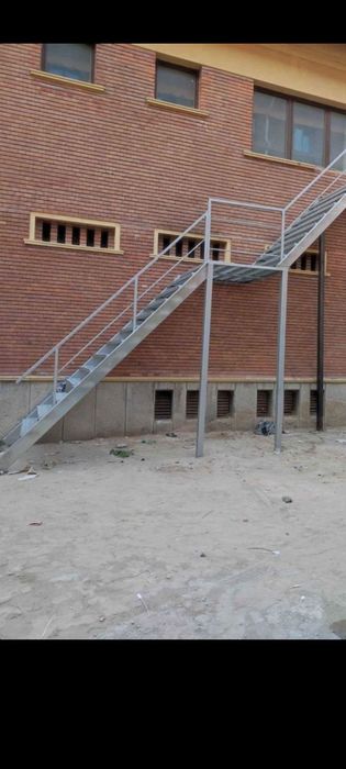 Scari zincate pe comanda și trepte pro