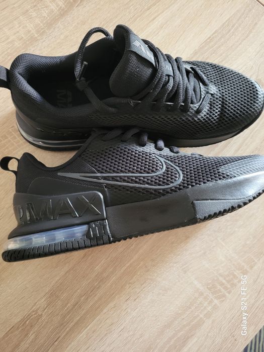 Маратонки NIKE AIR MAX   43 номер